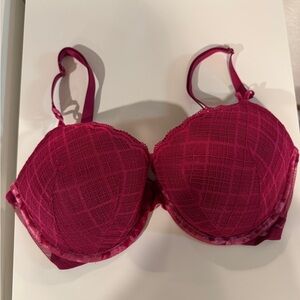 Victorias Secret Elegant Lace Bra Sz 36D worn once